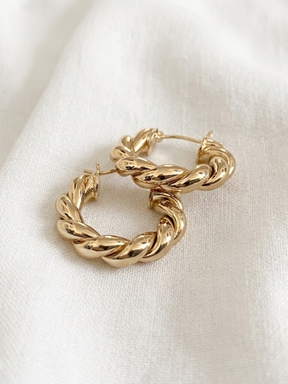 14k-gold-plated women’s 25mm hoop earrings hypoallergenic - Picture 4 of 4